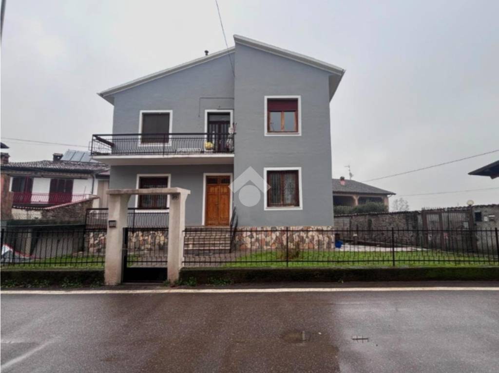 casa indipendente in vendita a Calcinato in zona Calcinatello