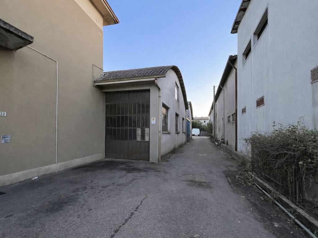locale commerciale in vendita a Calcinato