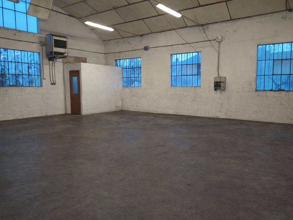 locale commerciale in vendita a Calcinato