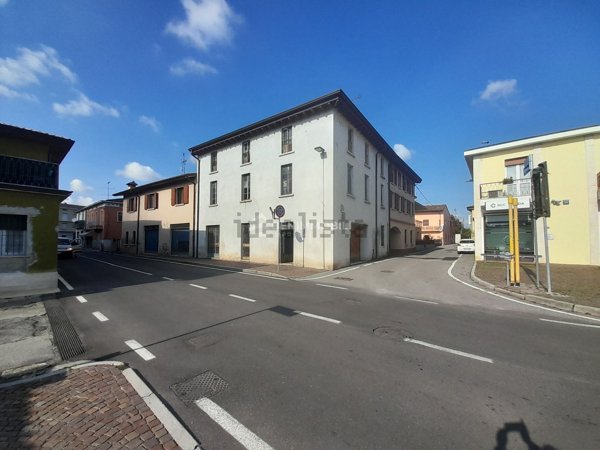 casale in vendita a Calcinato in zona Calcinatello