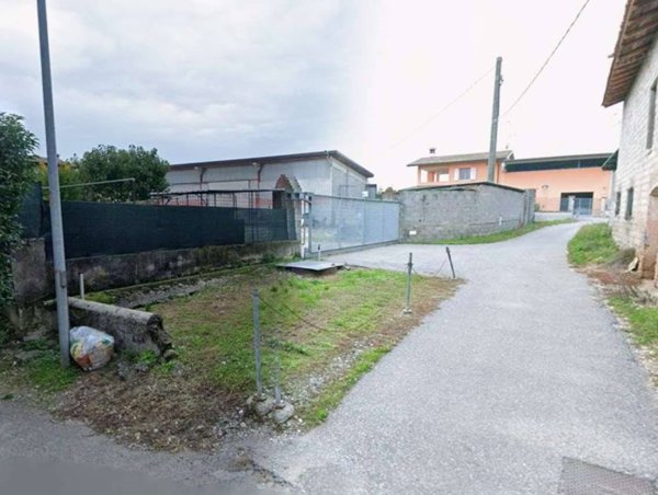 locale commerciale in vendita a Calcinato