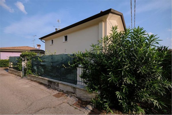 casa indipendente in vendita a Calcinato