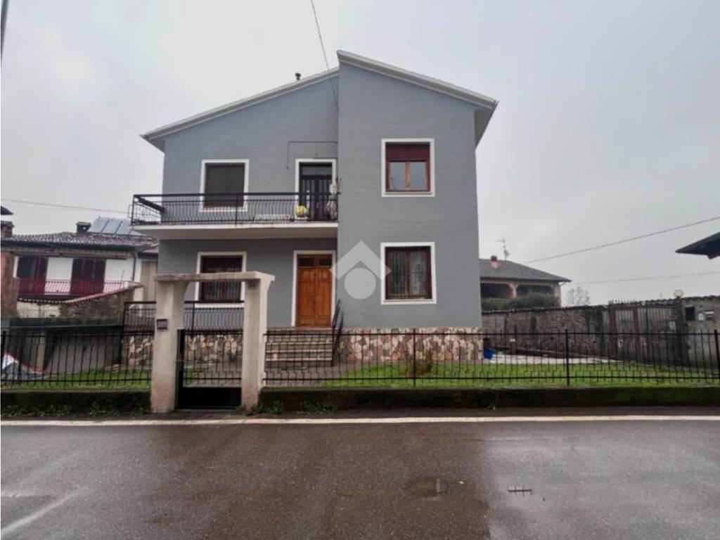 casa indipendente in vendita a Calcinato in zona Calcinatello