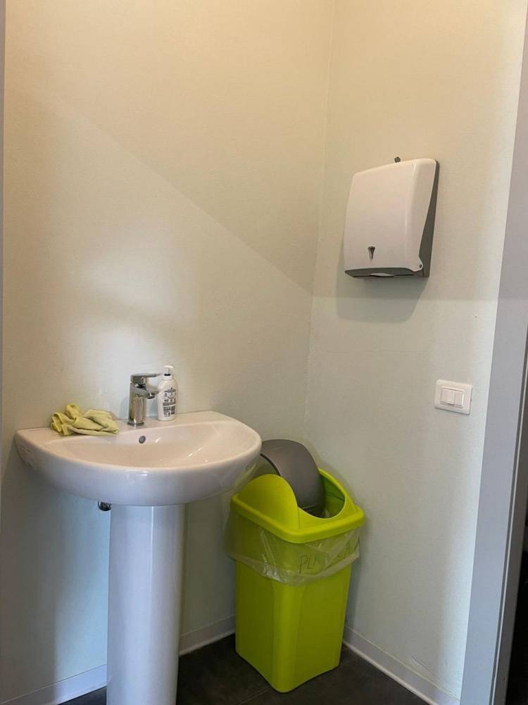 locale commerciale in vendita a Calcinato in zona Calcinatello