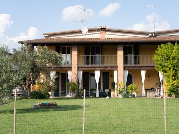 casa indipendente in vendita a Calcinato in zona Calcinatello