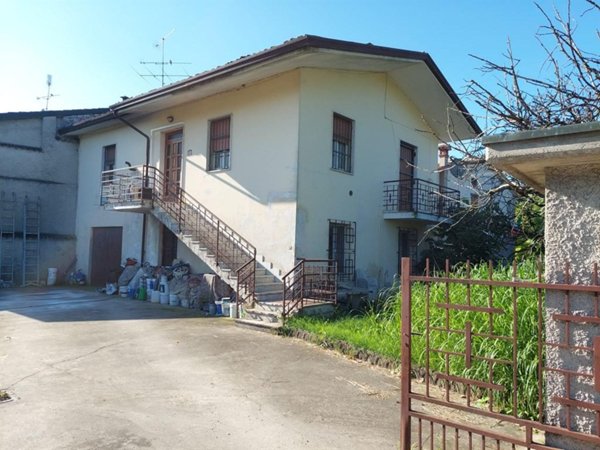 casa indipendente in vendita a Calcinato in zona Calcinatello