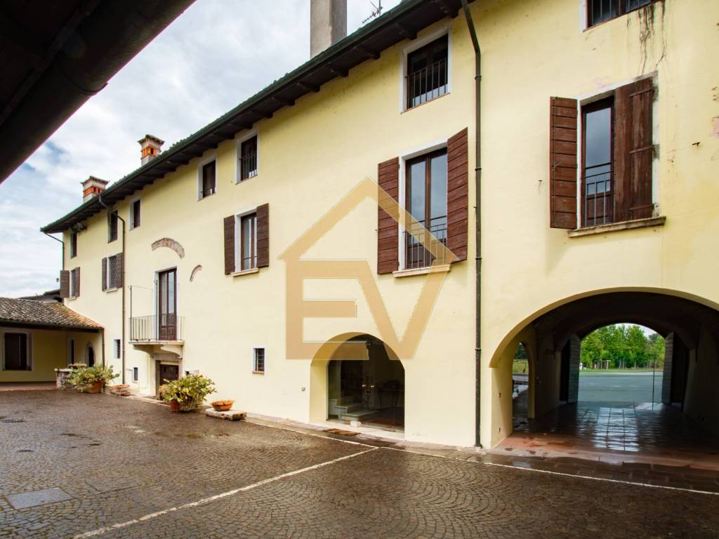 intera palazzina in vendita a Calcinato