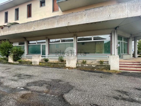 locale commerciale in vendita a Calcinato
