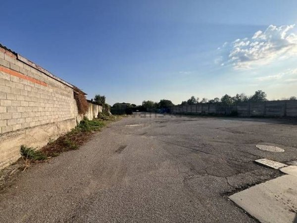 locale di sgombero in vendita a Calcinato in zona Calcinatello