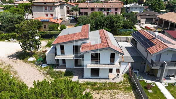 casa indipendente in vendita a Calvagese della Riviera in zona Carzago