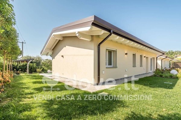casa indipendente in vendita a Calvagese della Riviera in zona Carzago