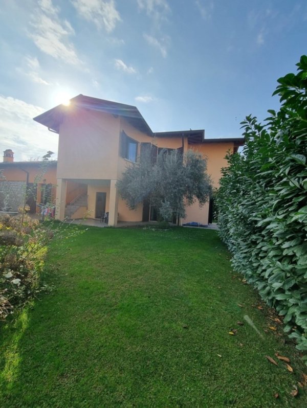 casa indipendente in vendita a Calvagese della Riviera