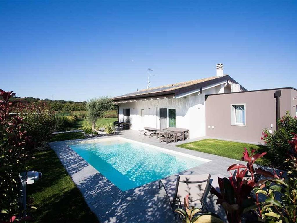 casa indipendente in vendita a Calvagese della Riviera in zona Carzago