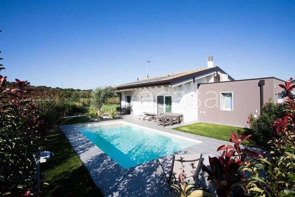 casa indipendente in vendita a Calvagese della Riviera in zona Carzago