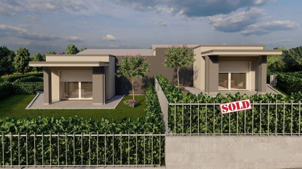 casa indipendente in vendita a Calvagese della Riviera in zona Carzago