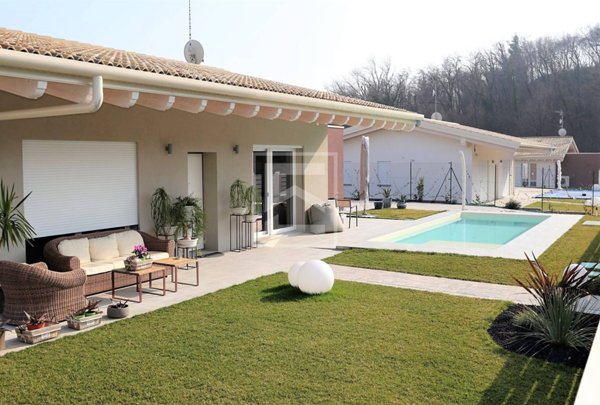 casa indipendente in vendita a Calvagese della Riviera in zona Carzago