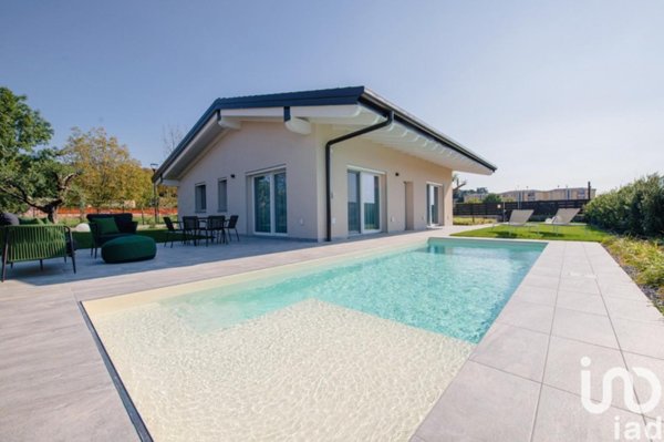 casa indipendente in vendita a Calvagese della Riviera in zona Carzago