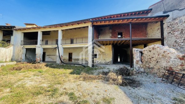 casale in vendita a Calvagese della Riviera in zona Carzago