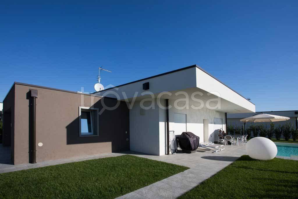 casa indipendente in vendita a Calvagese della Riviera in zona Carzago
