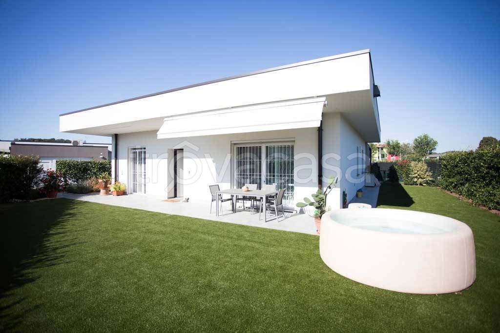 casa indipendente in vendita a Calvagese della Riviera in zona Carzago