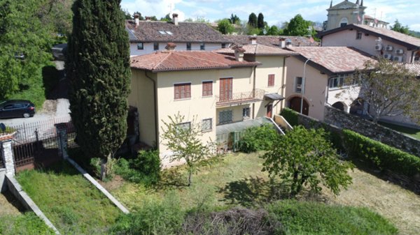 casa indipendente in vendita a Calvagese della Riviera in zona Carzago