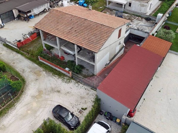casa indipendente in vendita a Calvagese della Riviera in zona Carzago