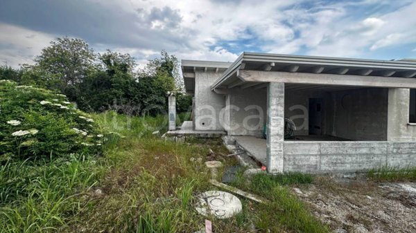 casa indipendente in vendita a Calvagese della Riviera in zona Carzago