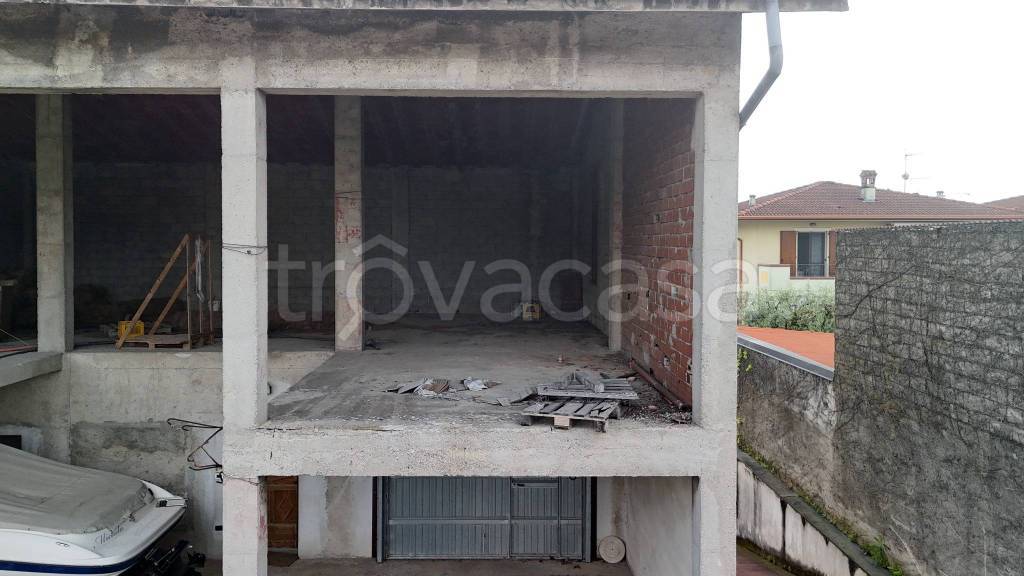 casa indipendente in vendita a Calvagese della Riviera in zona Carzago