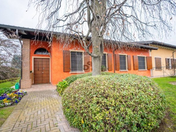 casa indipendente in vendita a Calvagese della Riviera