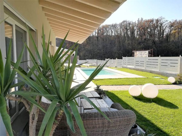 casa indipendente in vendita a Calvagese della Riviera in zona Carzago