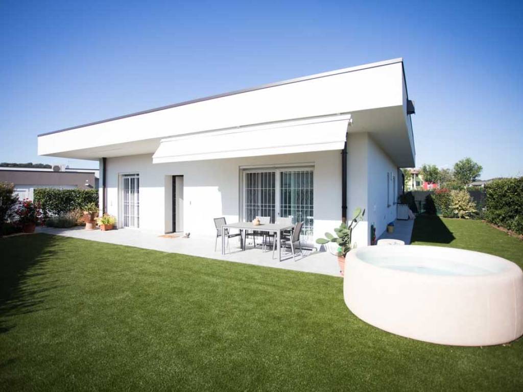 casa indipendente in vendita a Calvagese della Riviera in zona Carzago