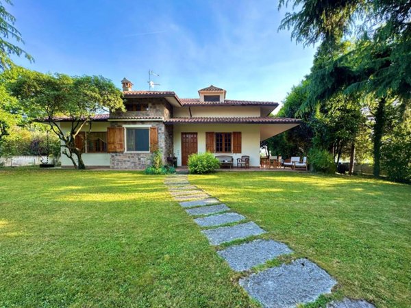 casa indipendente in vendita a Calvagese della Riviera