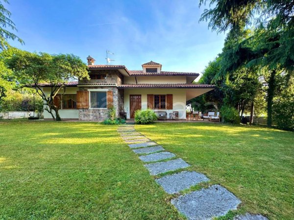 casa indipendente in vendita a Calvagese della Riviera