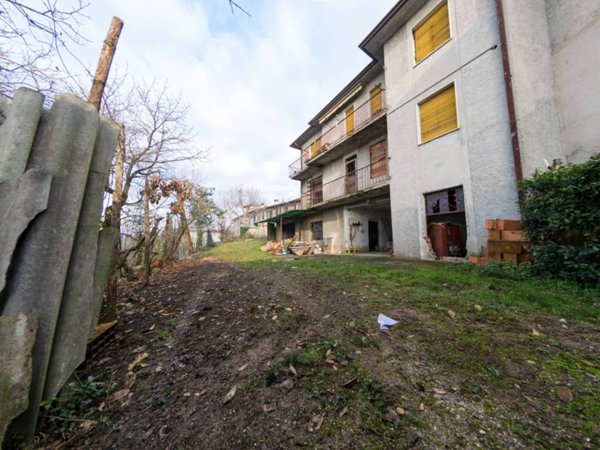 casa indipendente in vendita a Calvagese della Riviera in zona Carzago