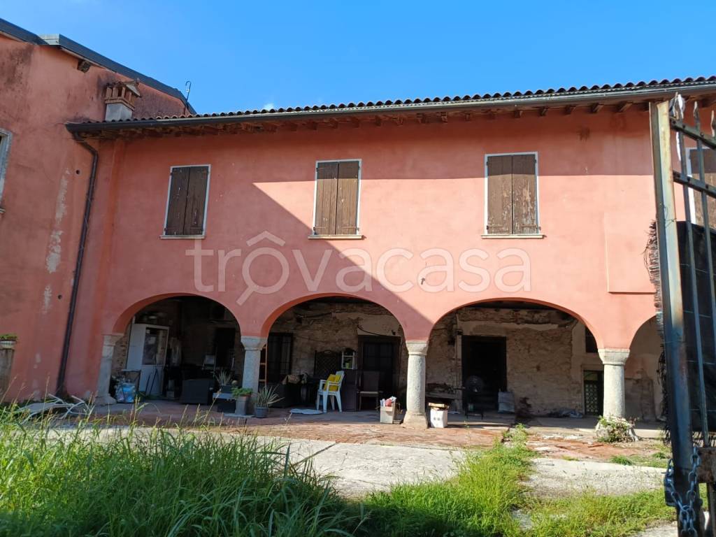 casa indipendente in vendita a Calvagese della Riviera in zona Carzago
