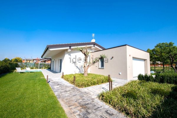 casa indipendente in vendita a Calvagese della Riviera in zona Carzago