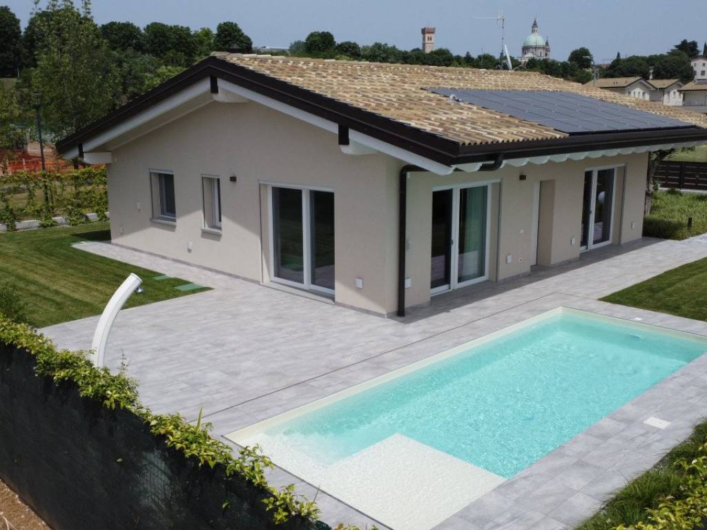 casa indipendente in vendita a Calvagese della Riviera in zona Carzago