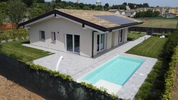 casa indipendente in vendita a Calvagese della Riviera in zona Carzago