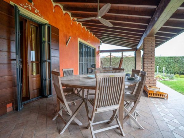casa indipendente in vendita a Calvagese della Riviera in zona Carzago
