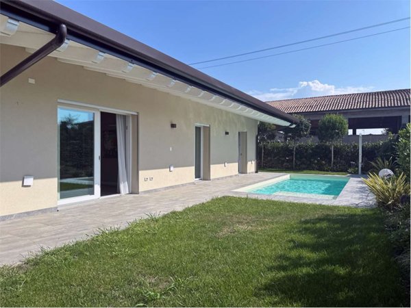 casa indipendente in vendita a Calvagese della Riviera