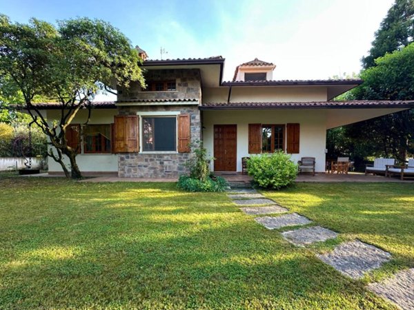 casa indipendente in vendita a Calvagese della Riviera