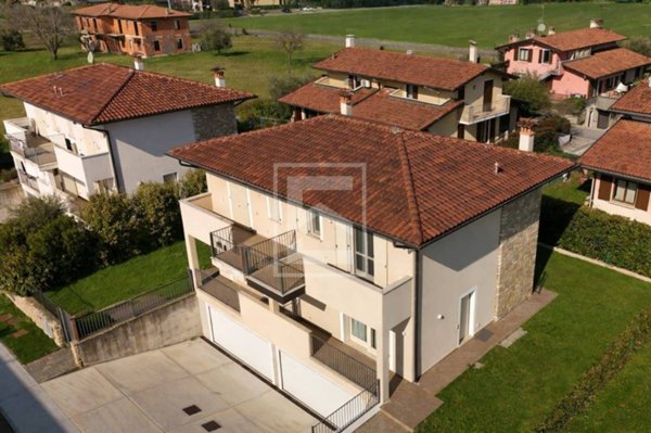 casa indipendente in vendita a Calvagese della Riviera