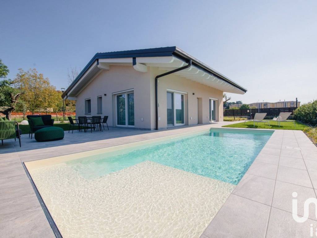 casa indipendente in vendita a Calvagese della Riviera in zona Carzago