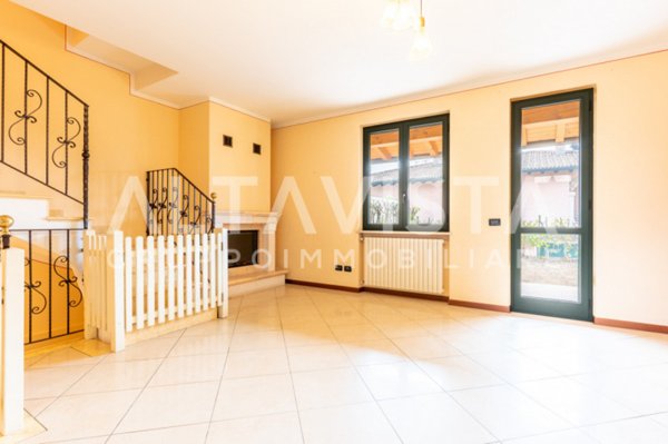 casa indipendente in vendita a Calvagese della Riviera in zona Carzago