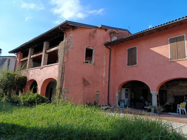 casa indipendente in vendita a Calvagese della Riviera