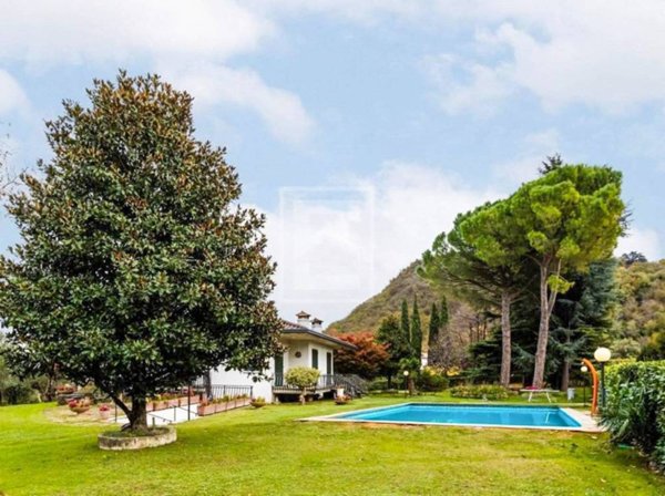 casa indipendente in vendita a Calvagese della Riviera