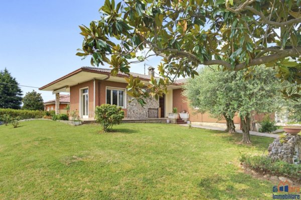 casa indipendente in vendita a Calvagese della Riviera in zona Carzago