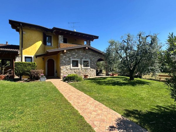 casa indipendente in vendita a Calvagese della Riviera in zona Carzago