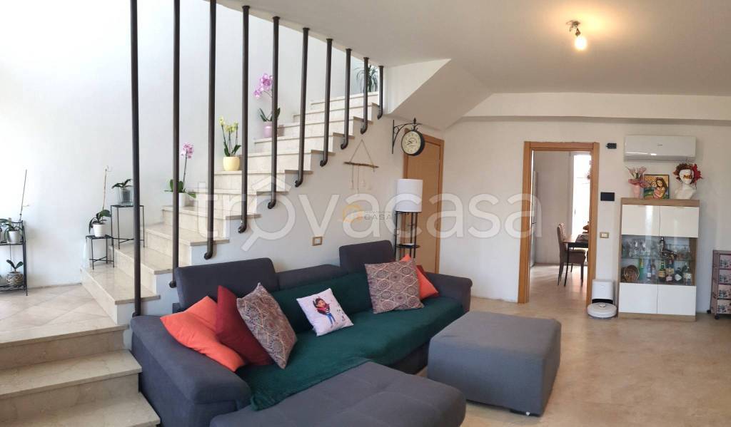 casa indipendente in vendita a Calvagese della Riviera in zona Carzago