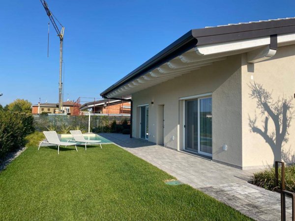 casa indipendente in vendita a Calvagese della Riviera in zona Carzago